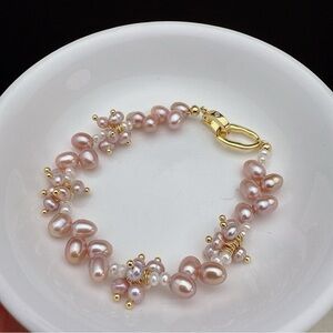 Elegant Pearl and Gold Women's Bracelet